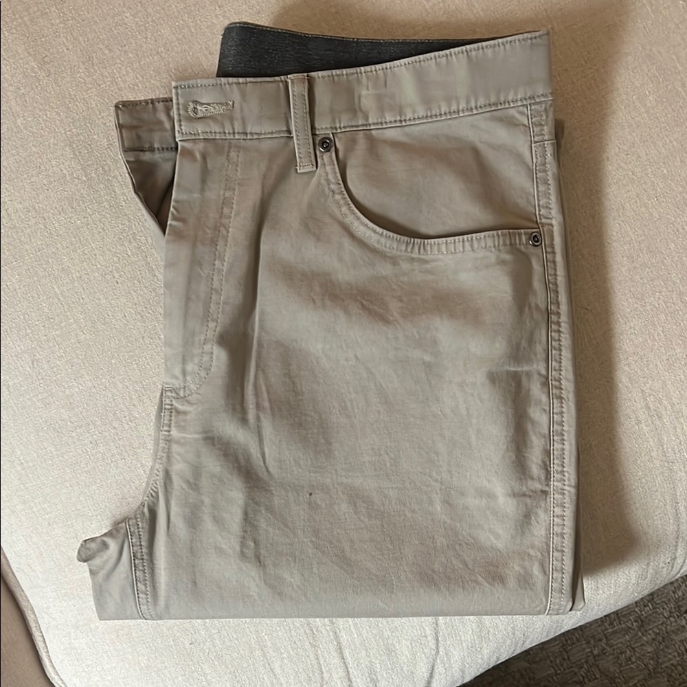 Roundtree & Yorke Men's Khaki Chinos